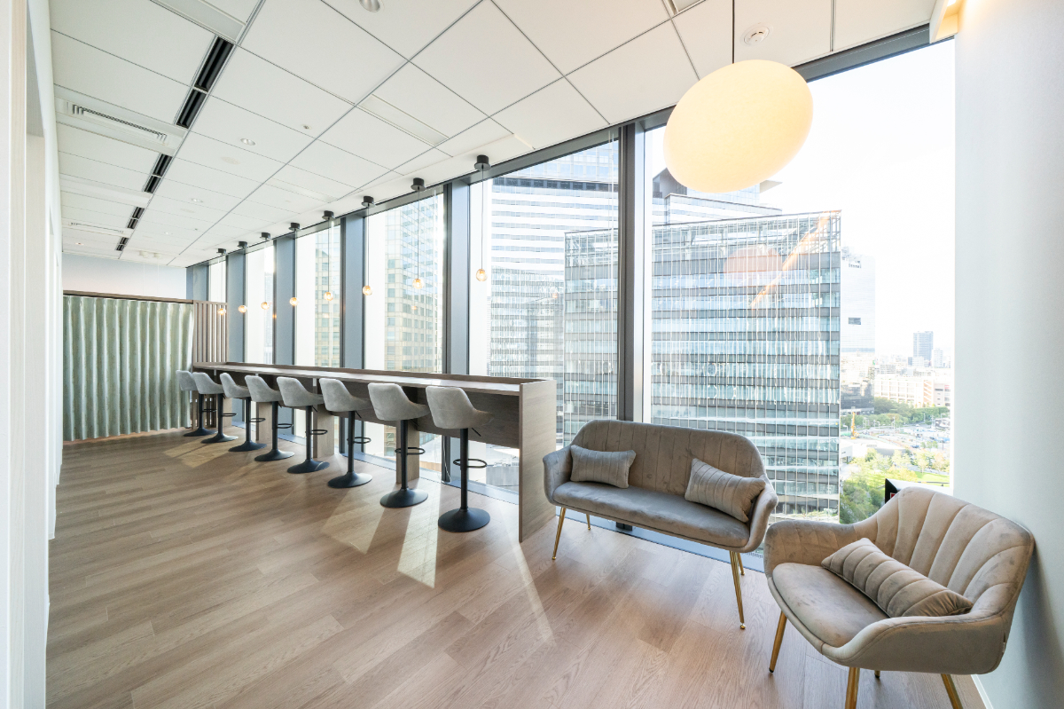 うめきたウィメンズクリニック 待合室（大阪梅田・JR大阪駅西口直結の婦人科）