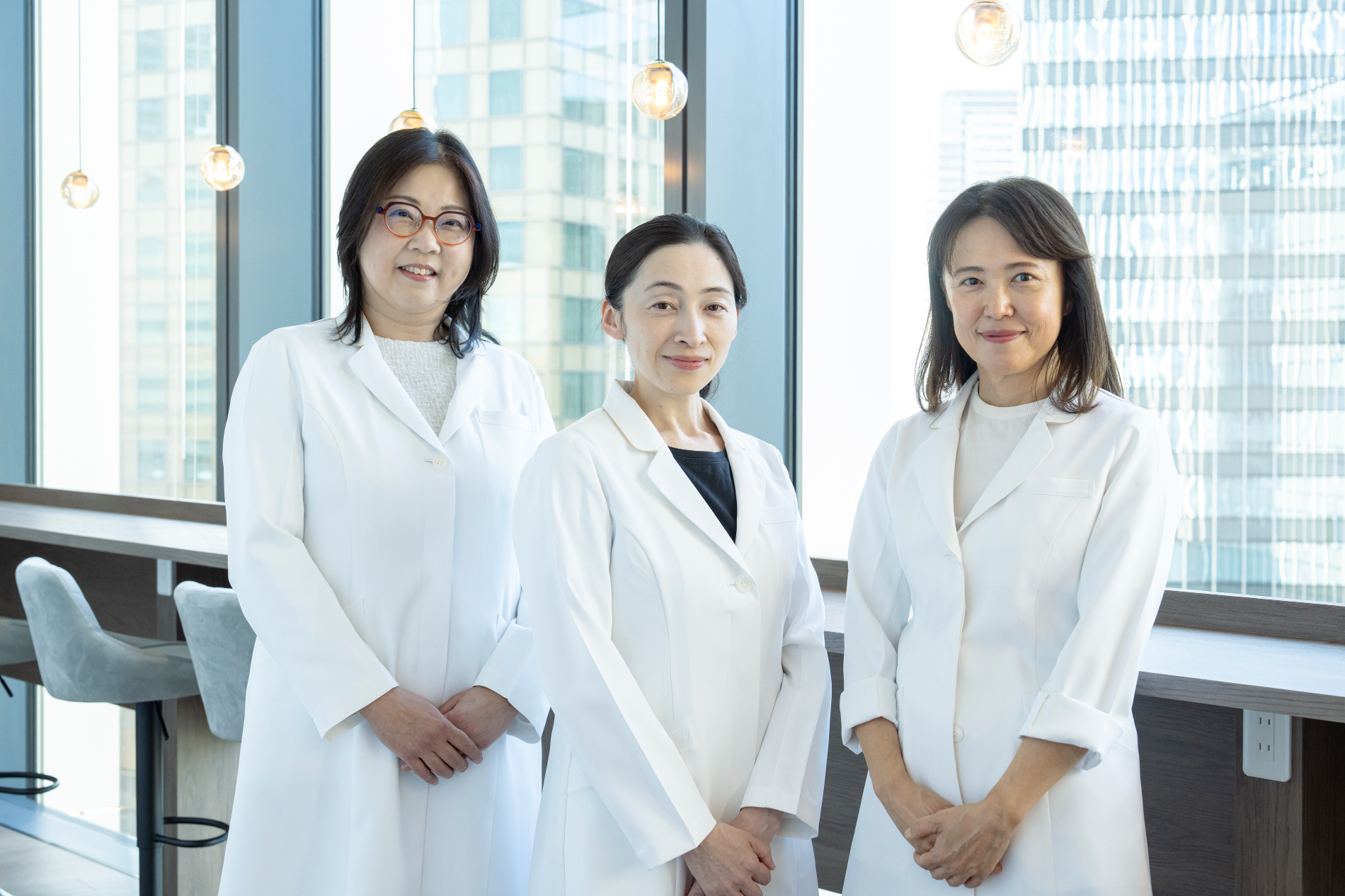 大阪梅田の婦人科 うめきたウィメンズクリニック 女性医師とスタッフによる診療風景（JR大阪駅西口直結 イノゲート大阪12階）