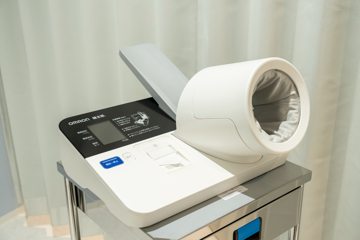 うめきたウィメンズクリニック 自動血圧測定器（大阪梅田・婦人科 診察設備）