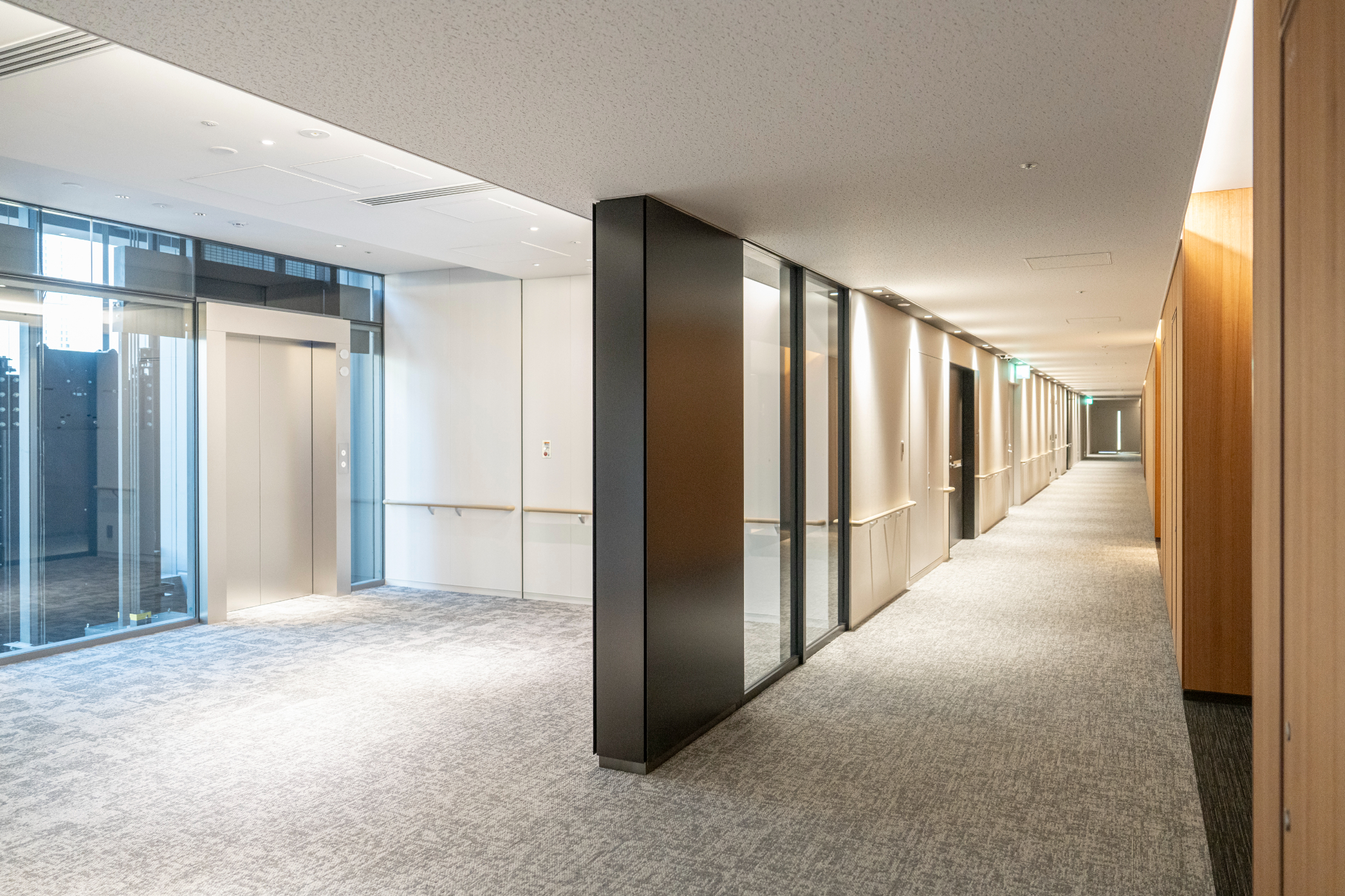 イノゲート大阪12階エレベーター前。大阪梅田の婦人科・うめきたウィメンズクリニックフロア案内。